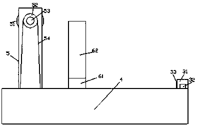 Cloth winding device with automatic adjusting function