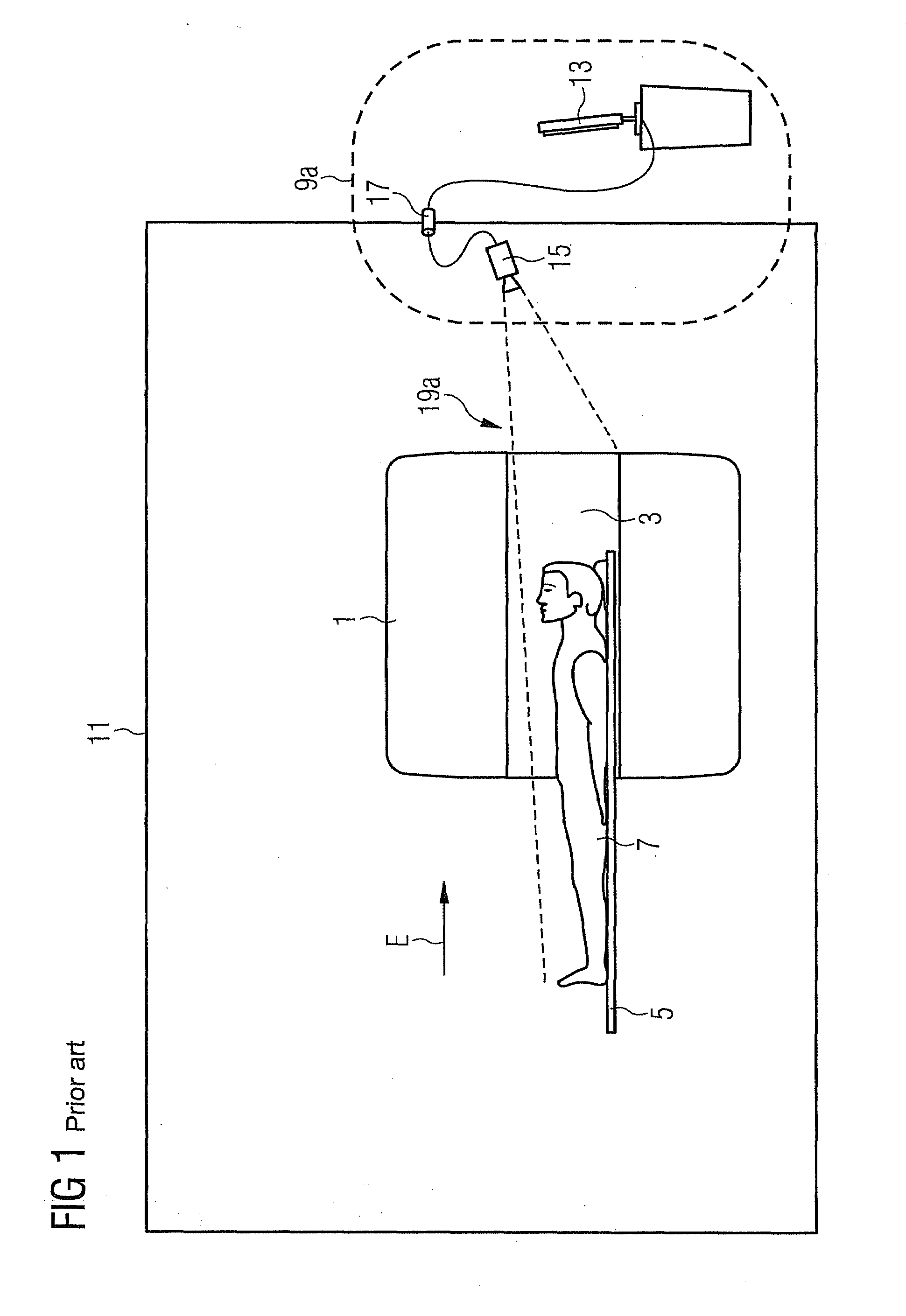 Tomography arrangement and method for monitoring persons