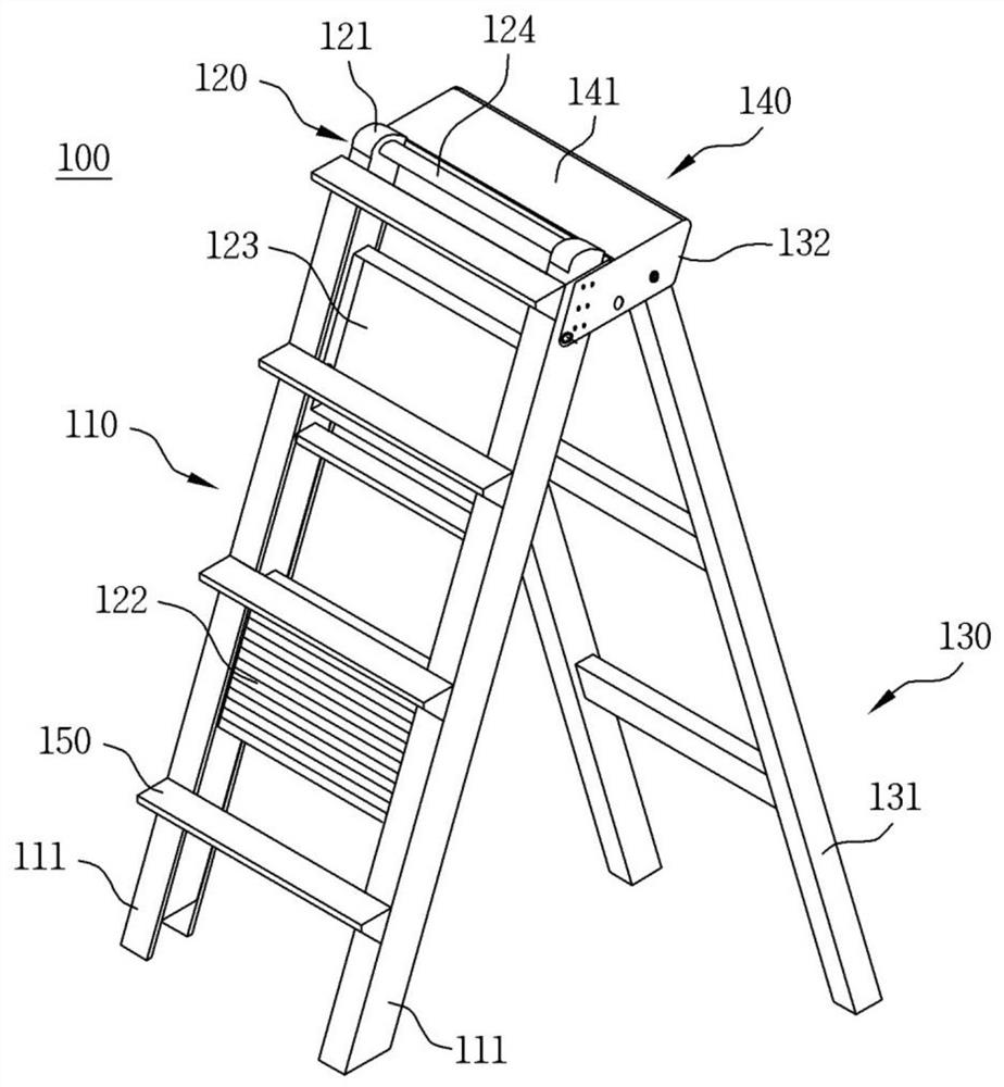 Ladder with adjustable tray height