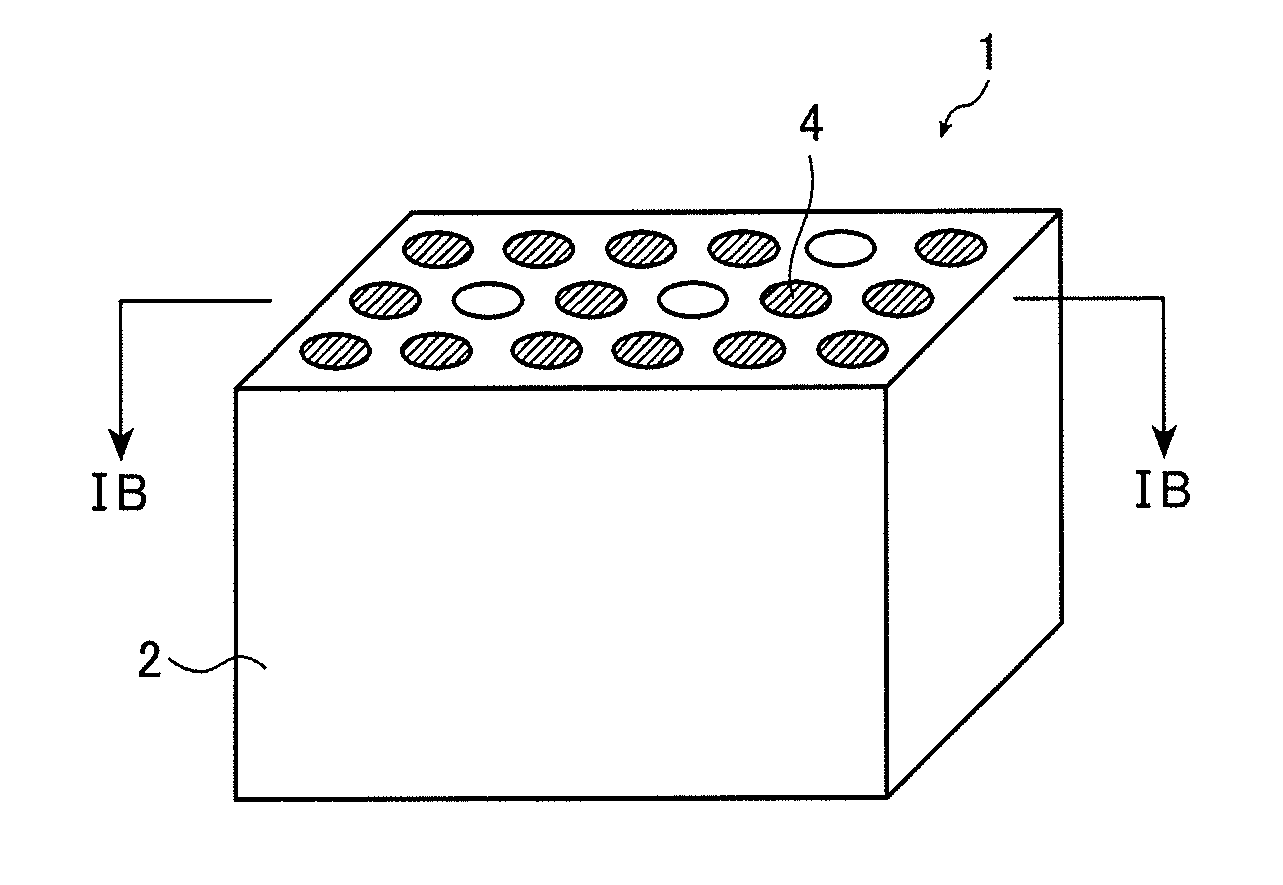 Microstructure and microstructure production method
