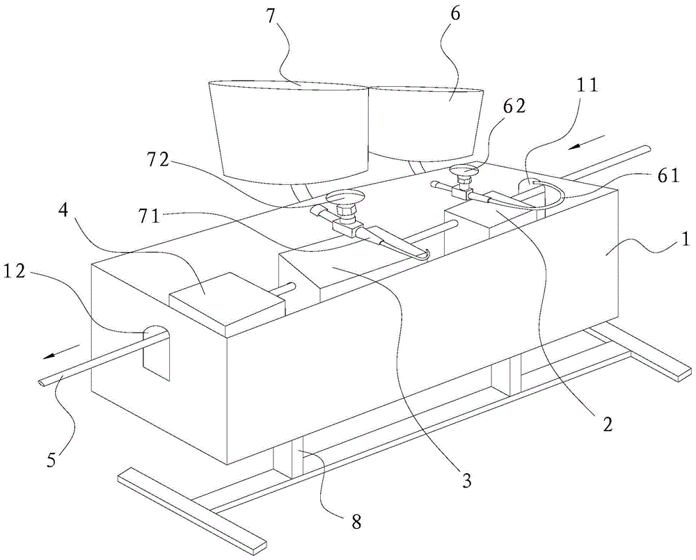 Oiler for producing low-smoke and halogen-free cables and production method for low-smoke and halogen-free cables