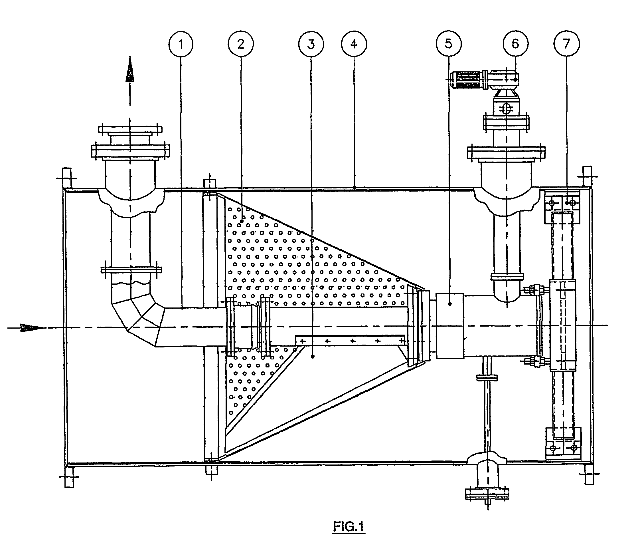 Debris filter with a rotating debris extractor
