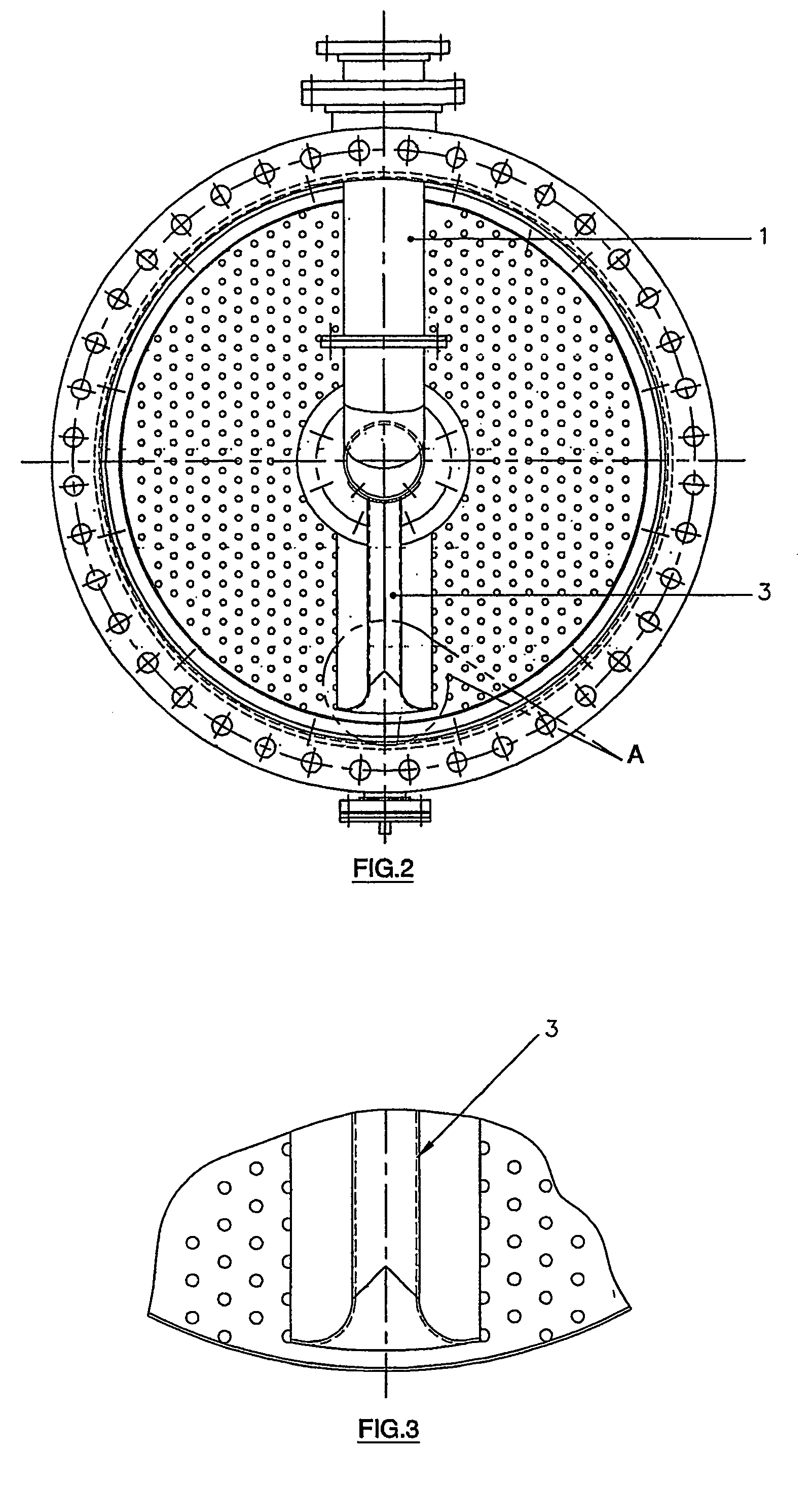 Debris filter with a rotating debris extractor
