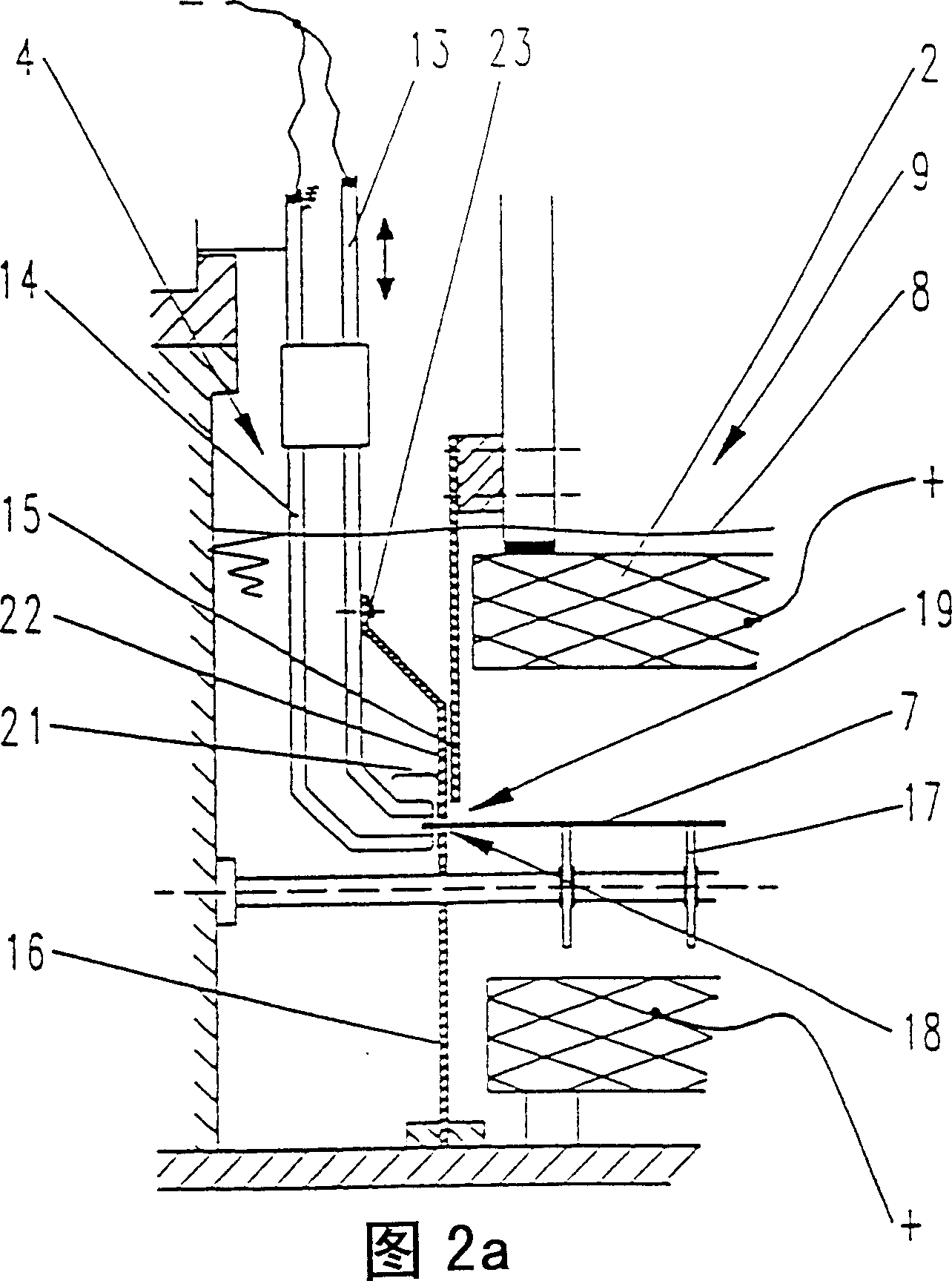 Device and method for evening out thickness of metal layers on electrical contact points on items that are to be treated