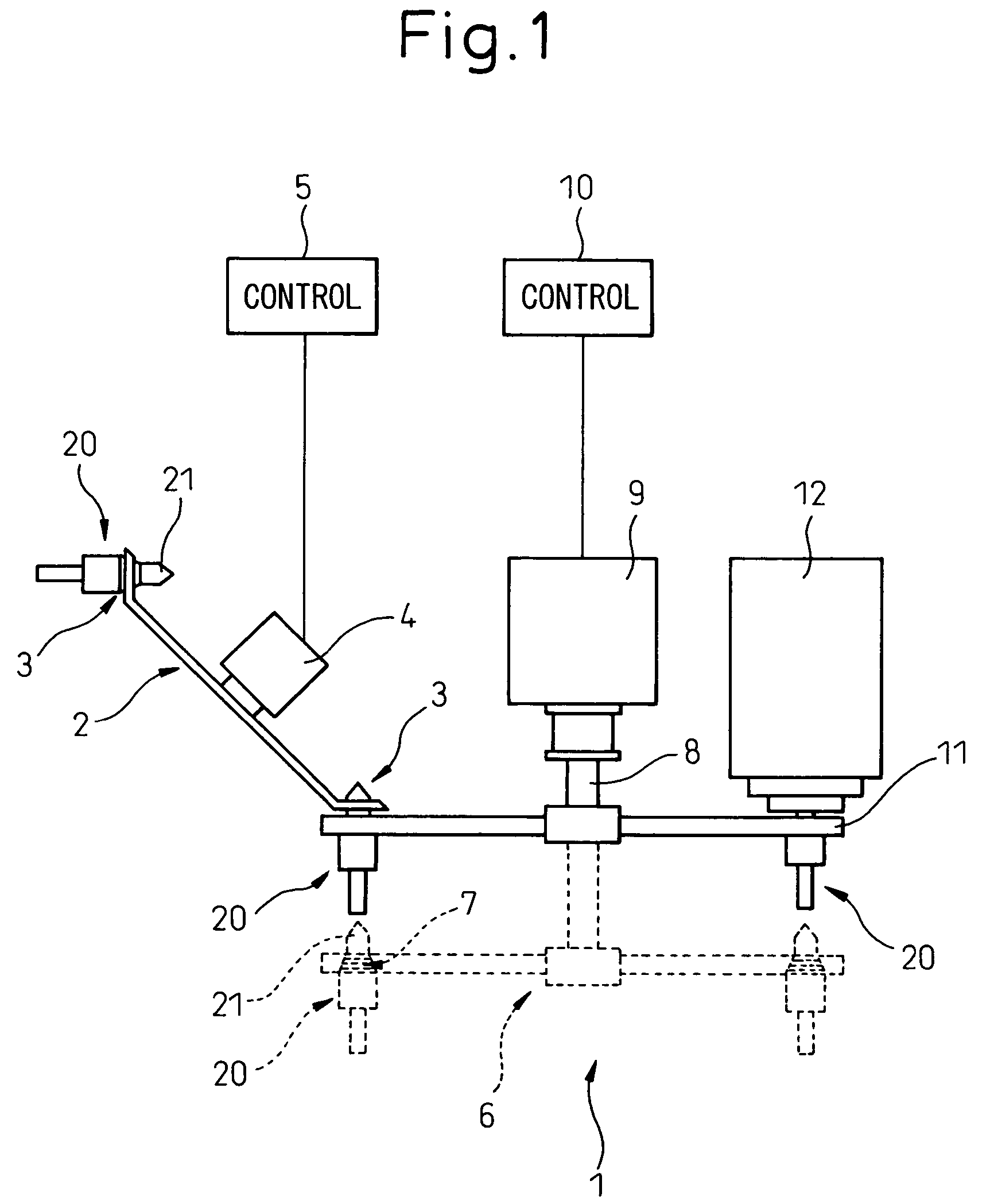 Tool changing device which prevents chips adhering to tool