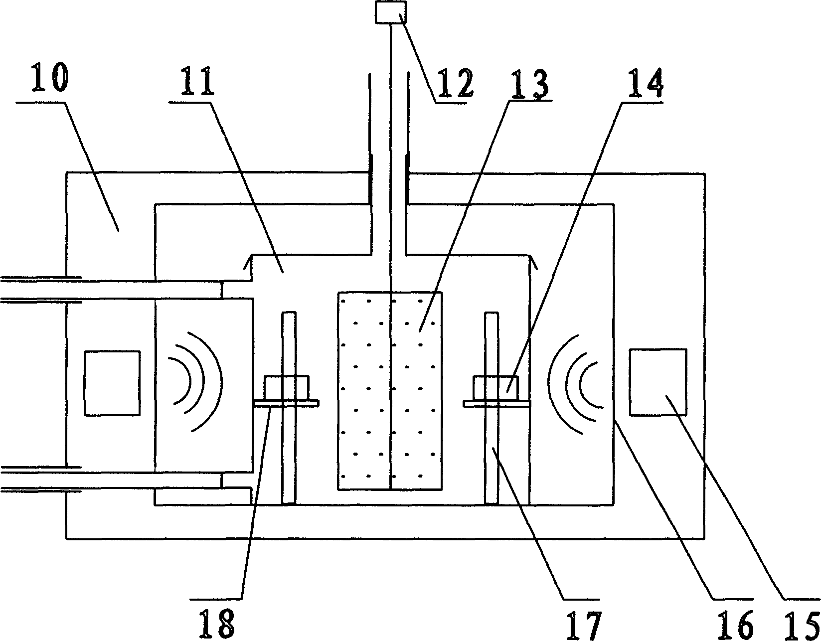 Method and apparatus for treating waste water by microwave photocatalysis