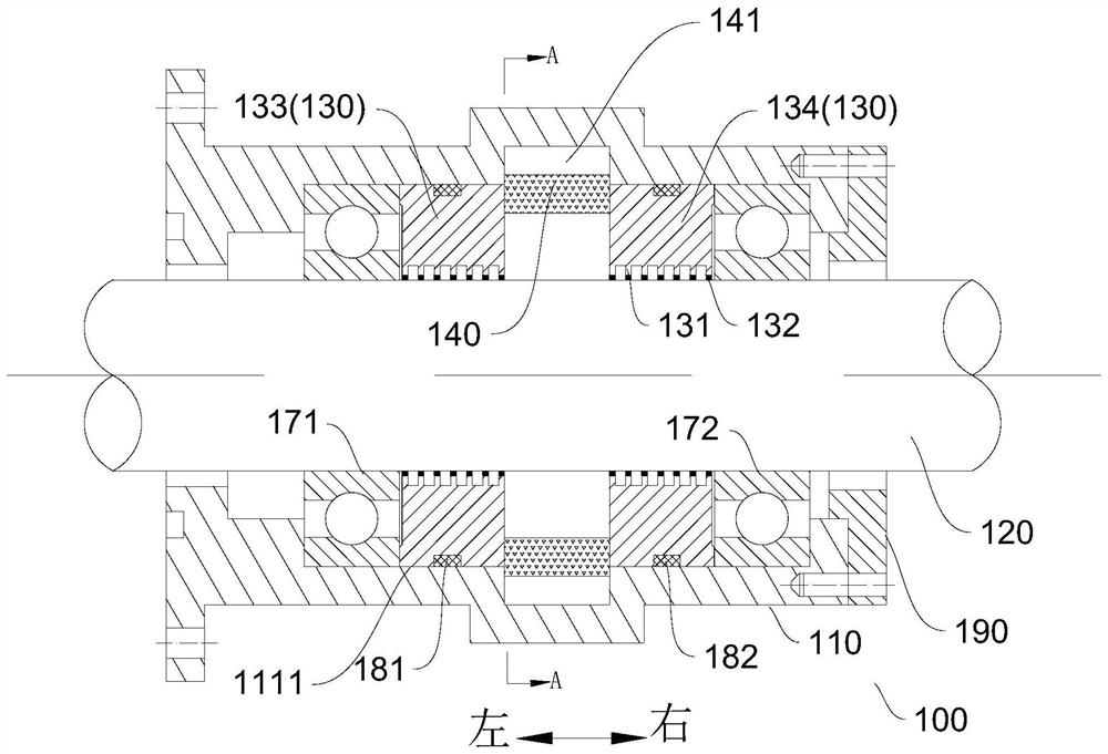 Magnetic liquid sealing device