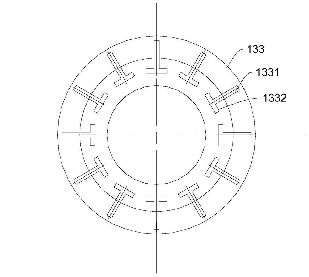 Magnetic liquid sealing device