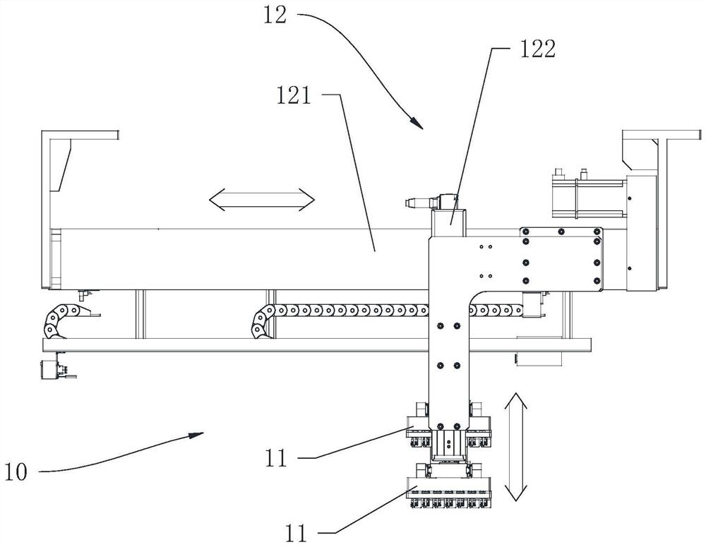 Handle, fixed transport mechanism and special-shaped ribbon feeding device