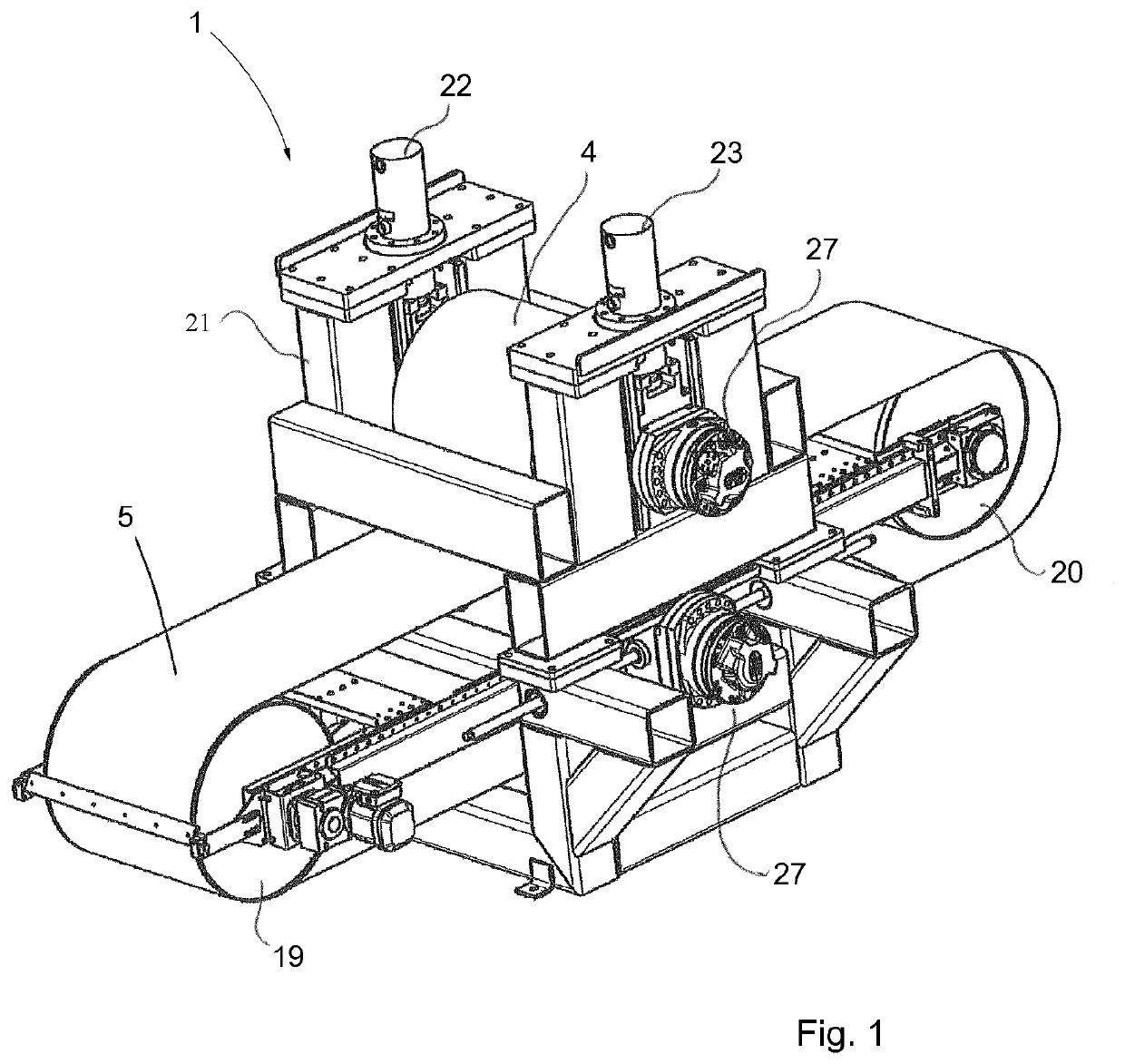 Apparatus and a method for dewatering wood chips