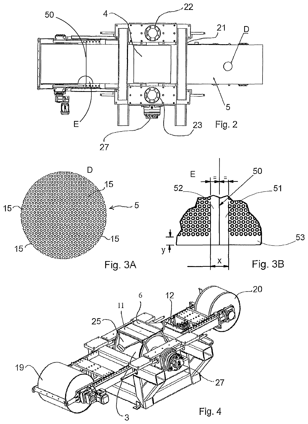 Apparatus and a method for dewatering wood chips