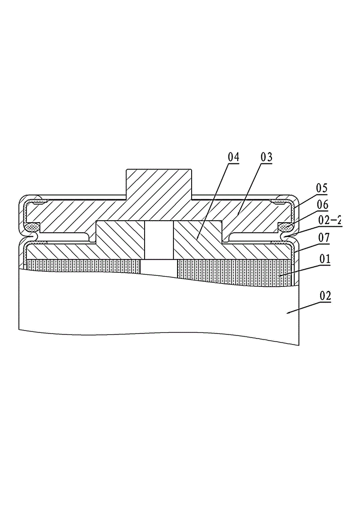 Insulated sealing structure of electrode