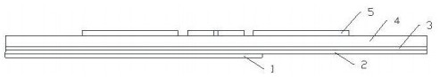 Broadband coupling patch antenna with consistent radiation pattern and improved gain