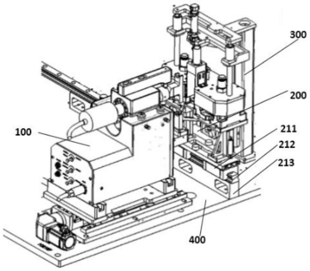 Ultrasonic welding device for battery tab and connecting piece