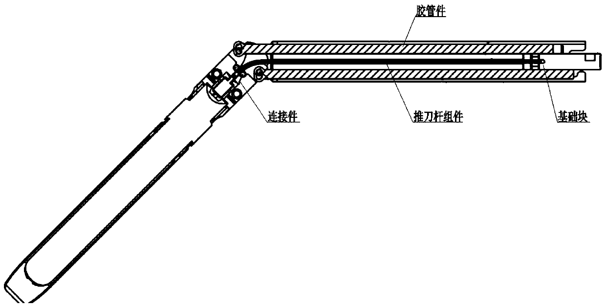 Pushing cutter rod bending deformation compensation mechanism suitable for stapler