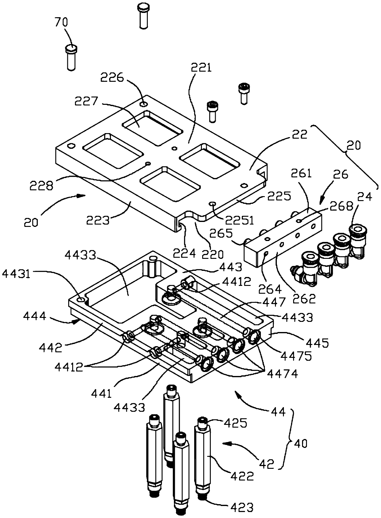 Material sucking mechanism and material conveying device