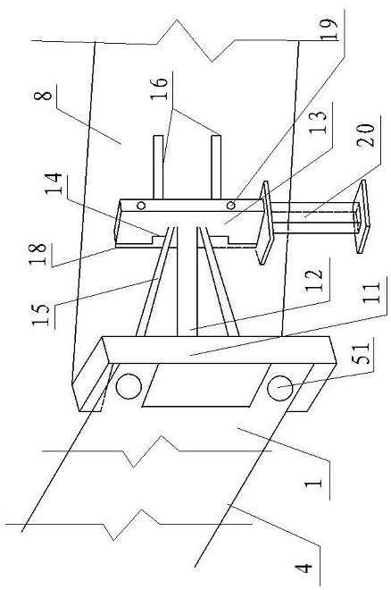 Flatness control device and method for machining flange plate of steel roof beam