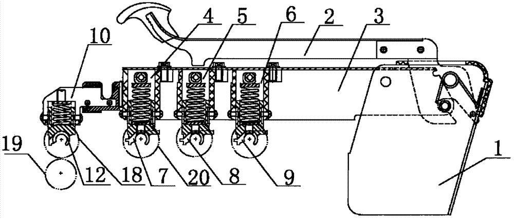 Adjusting installing structure of guiding roller claw in compact spinning cradle