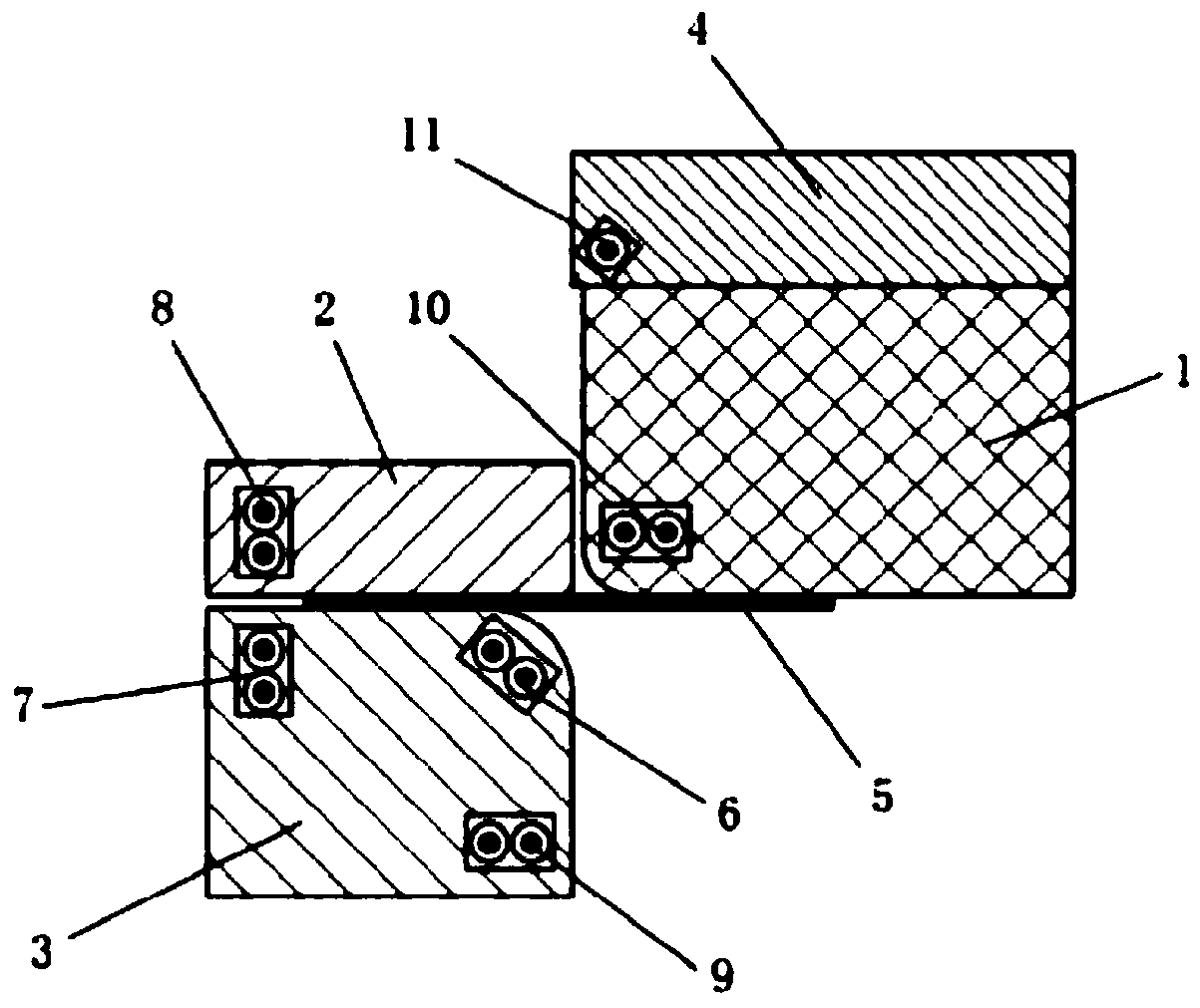 A sheet metal forming device and forming method capable of reducing the minimum bending radius of the sheet metal