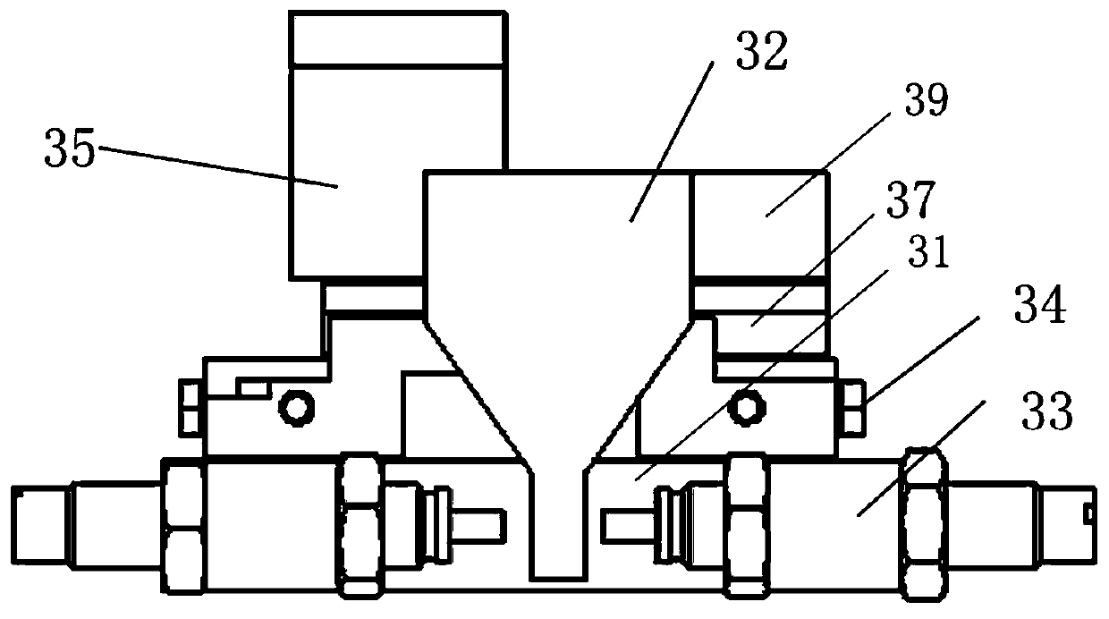 Connecting shackle and manufacturing equipment and manufacturing method thereof