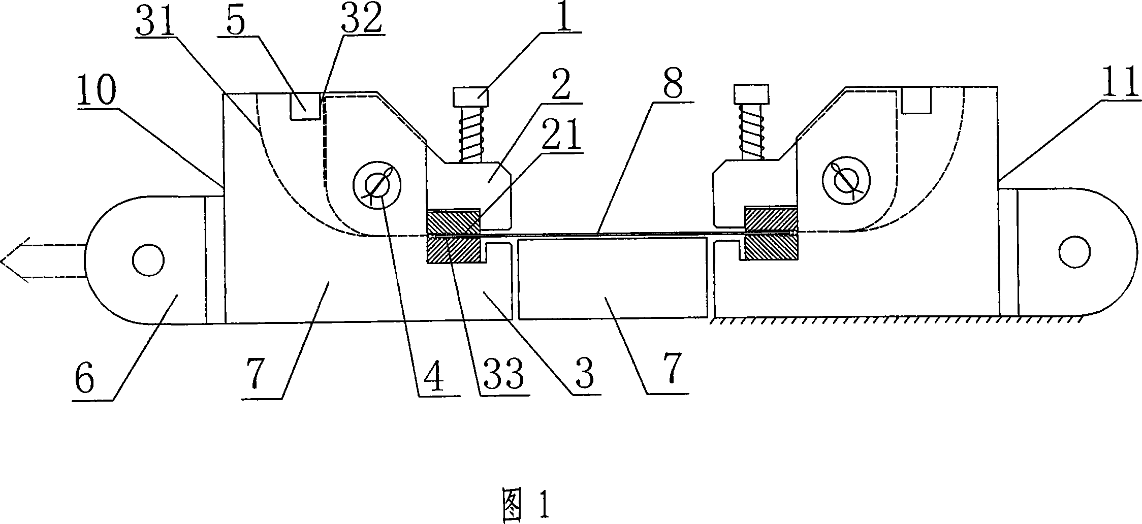 Expansion pulling device for steel framed side wallboard of carriage