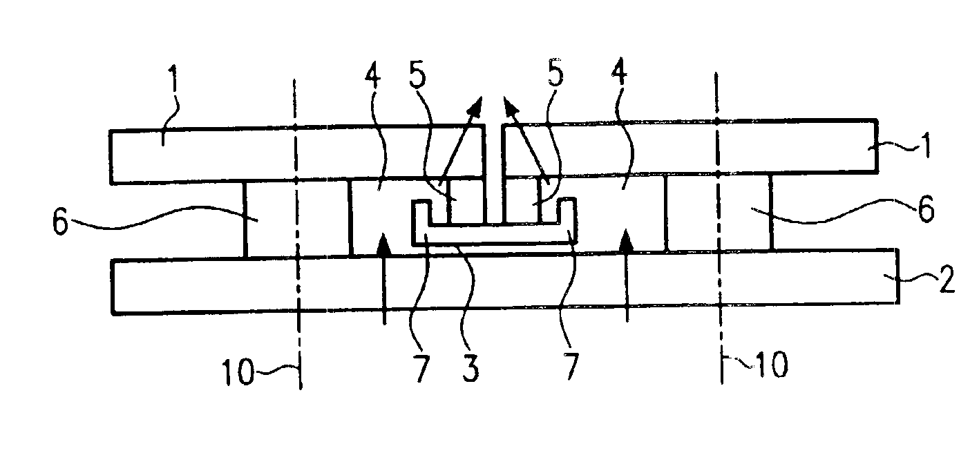 Heat shield arrangement with sealing element