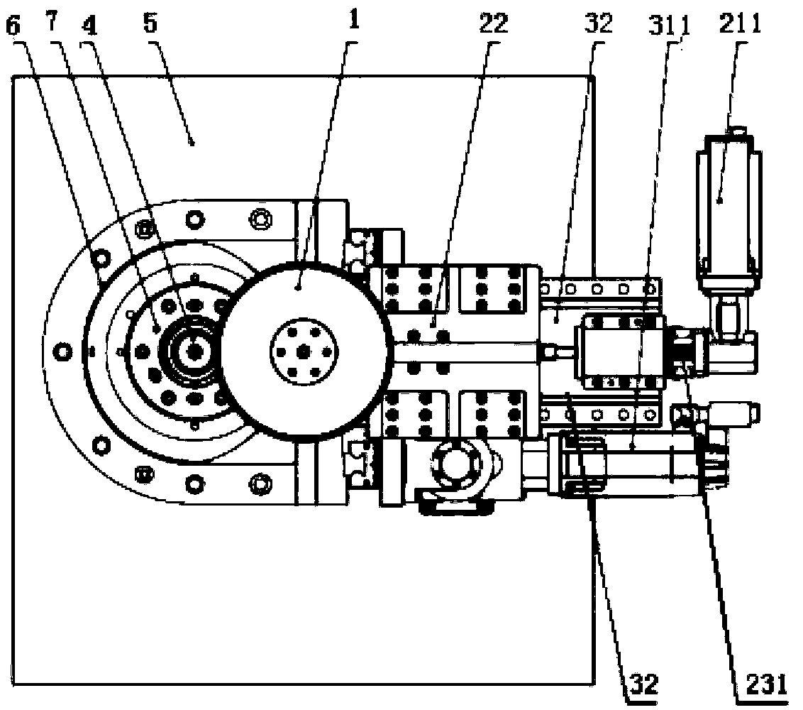 Synchronous chamfering device and gear hobbing machine