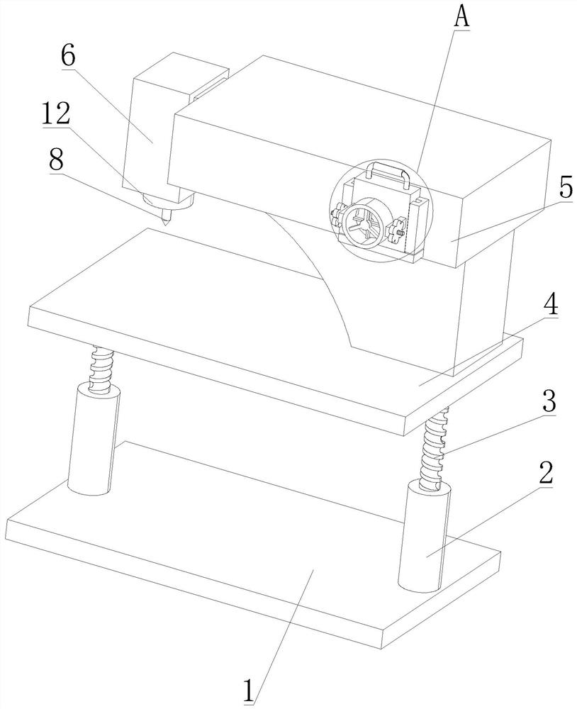 Spinning device capable of protecting needle head