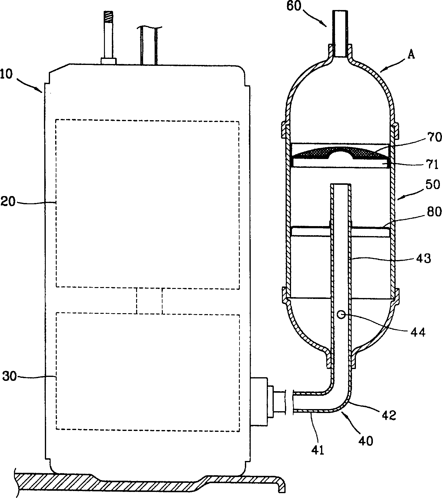 Oil recovery device of closed type compressor liquid storage tank