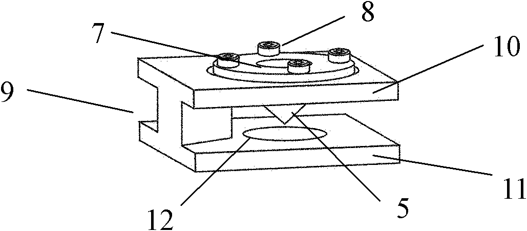 Reflective laser level with common-point three-dimensional beam splitting prism