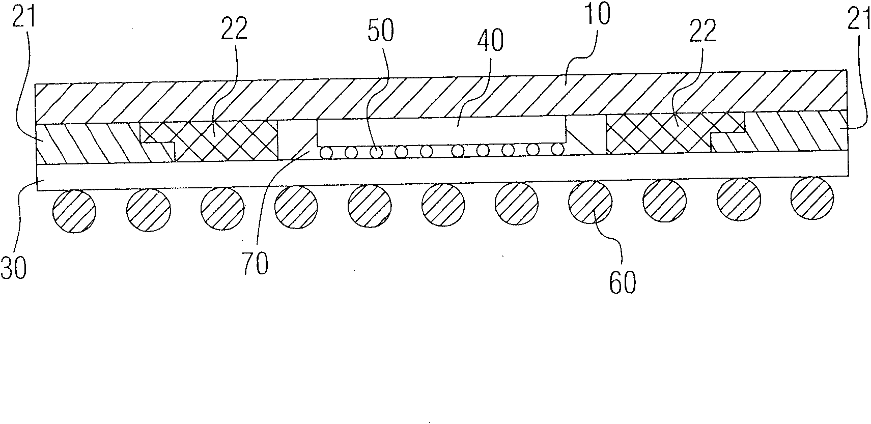 Flip chip packaging structure with girth member and packaging method thereof