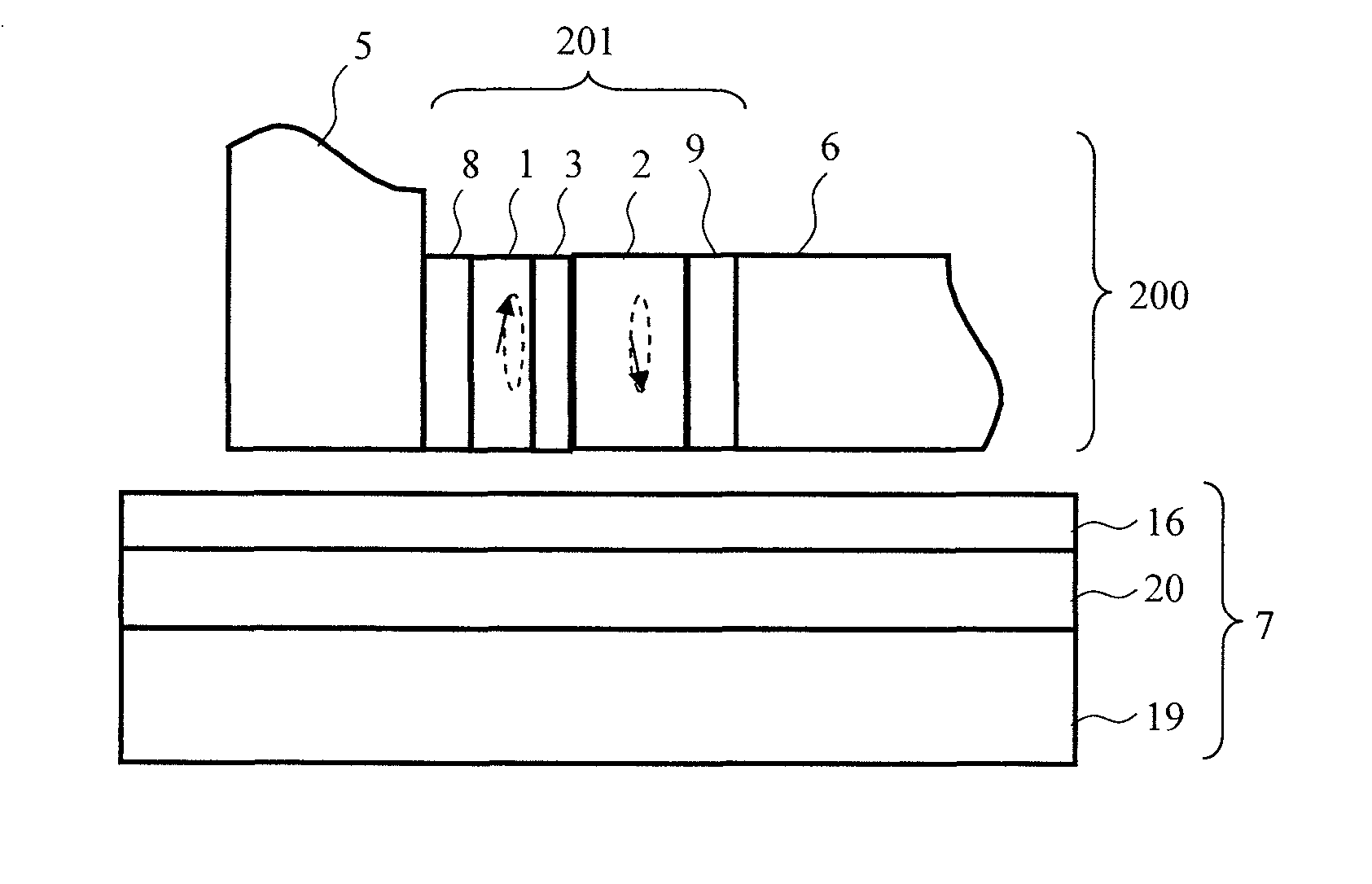 Magnetic recording apparatus with magnetic recording head capable of recording information on a magnetic recording medium