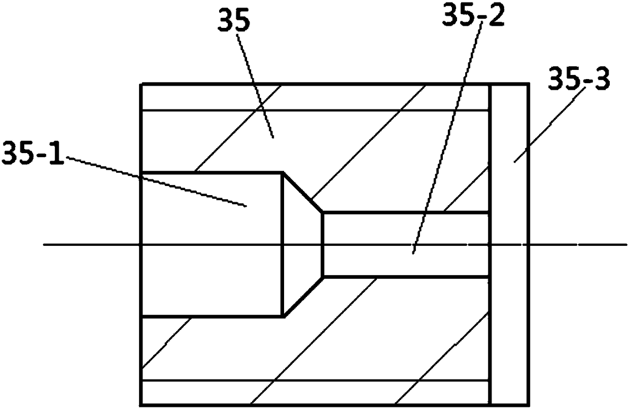 A self-compensating plunger pump driving device