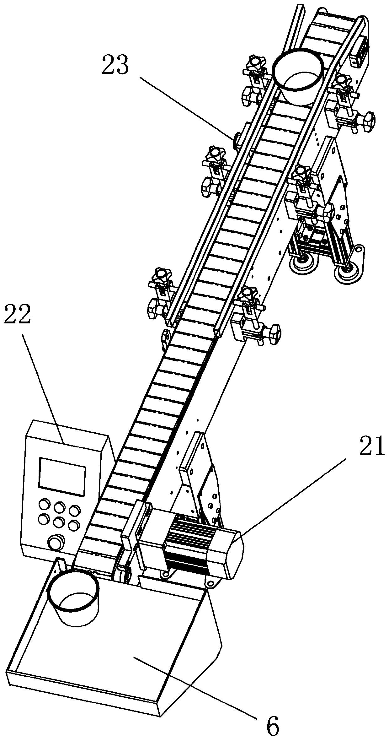 Conveying device of noodle stewing machine, and conveying method thereof