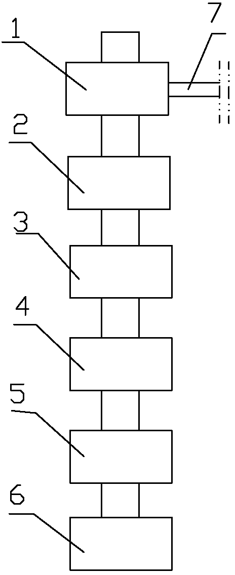 Method and device for pretreating raw materials of low-temperature water-soluble creep feed