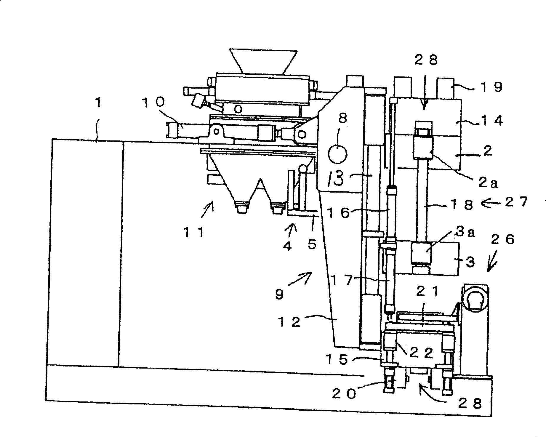 Method of forming molding-flask-less, upper and lower molds and device therefor