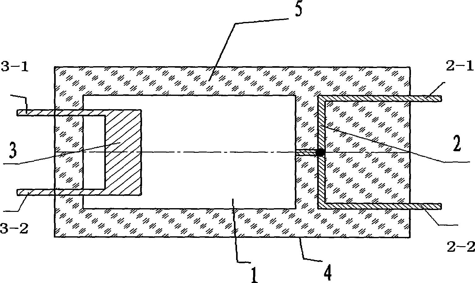 Solid tantalum electrolytic capacitor and manufacturing method thereof
