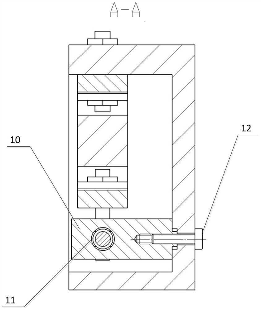 Compact jet dispensing valve with adjustable glue discharge amount and glue spraying method of compact jet dispensing valve