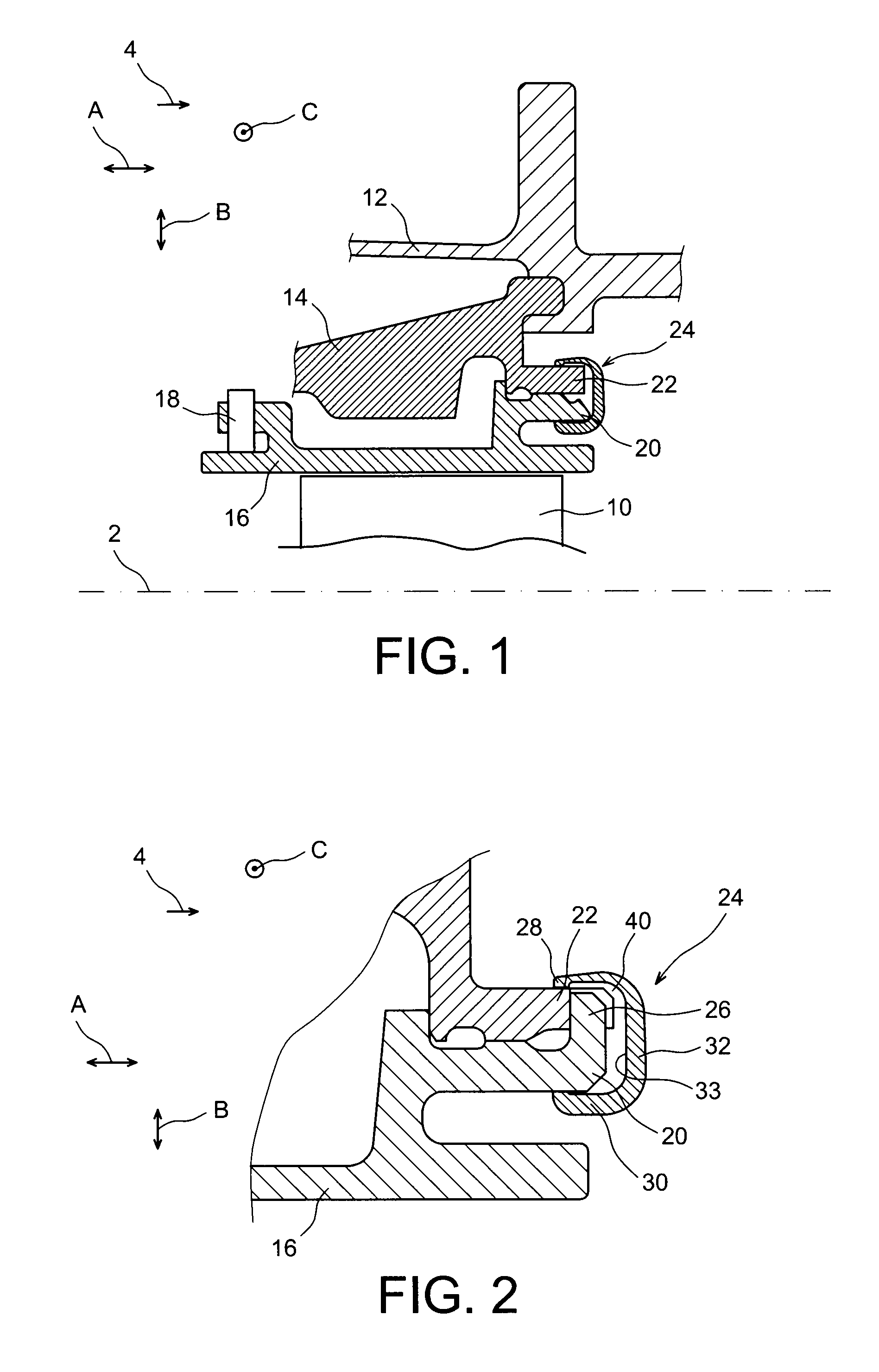 Asymmetrical member for locking ring sectors to a turbine engine casing