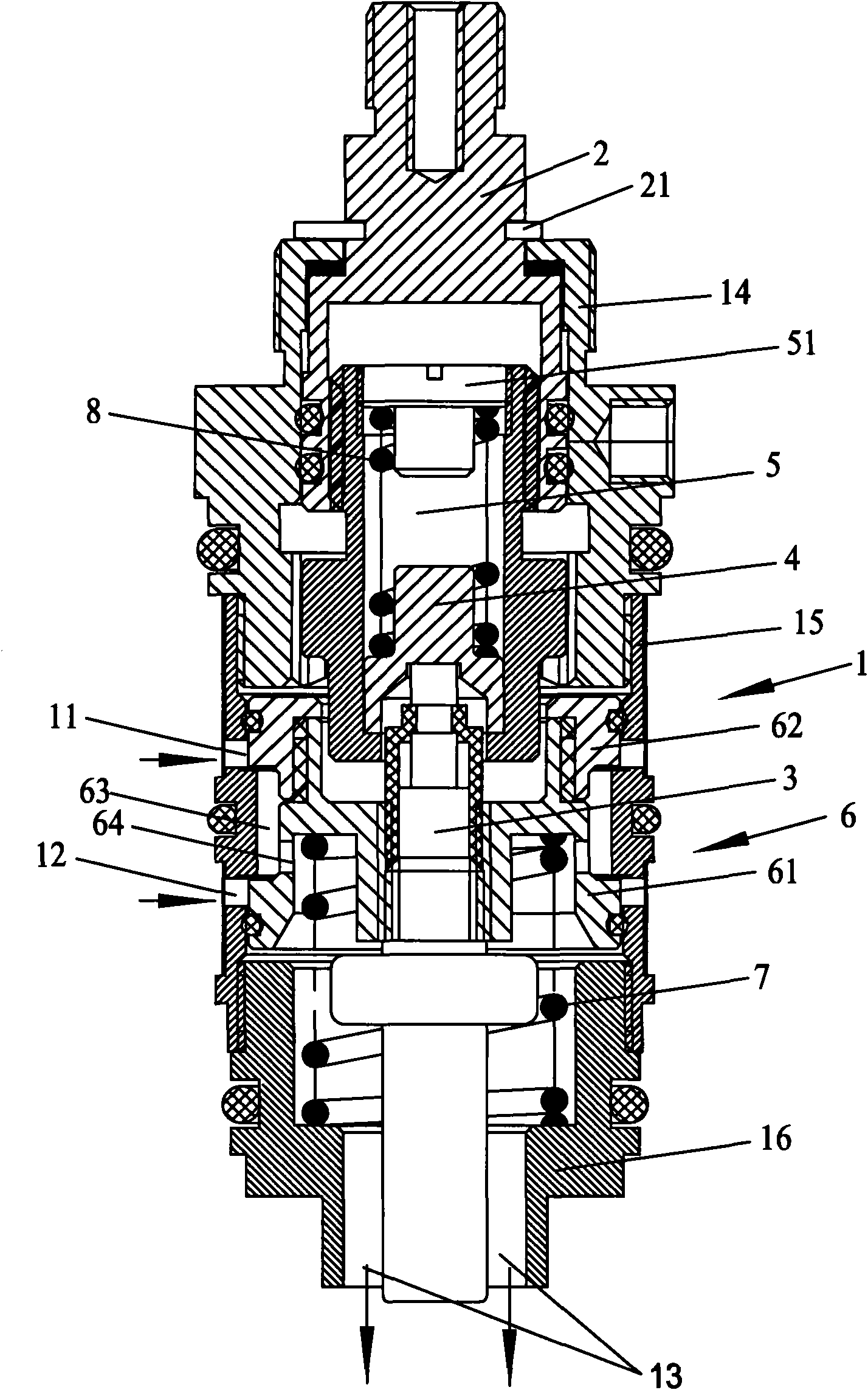 Temperature-sensing valve core with cold water inlet and hot water inlet which are exchanged