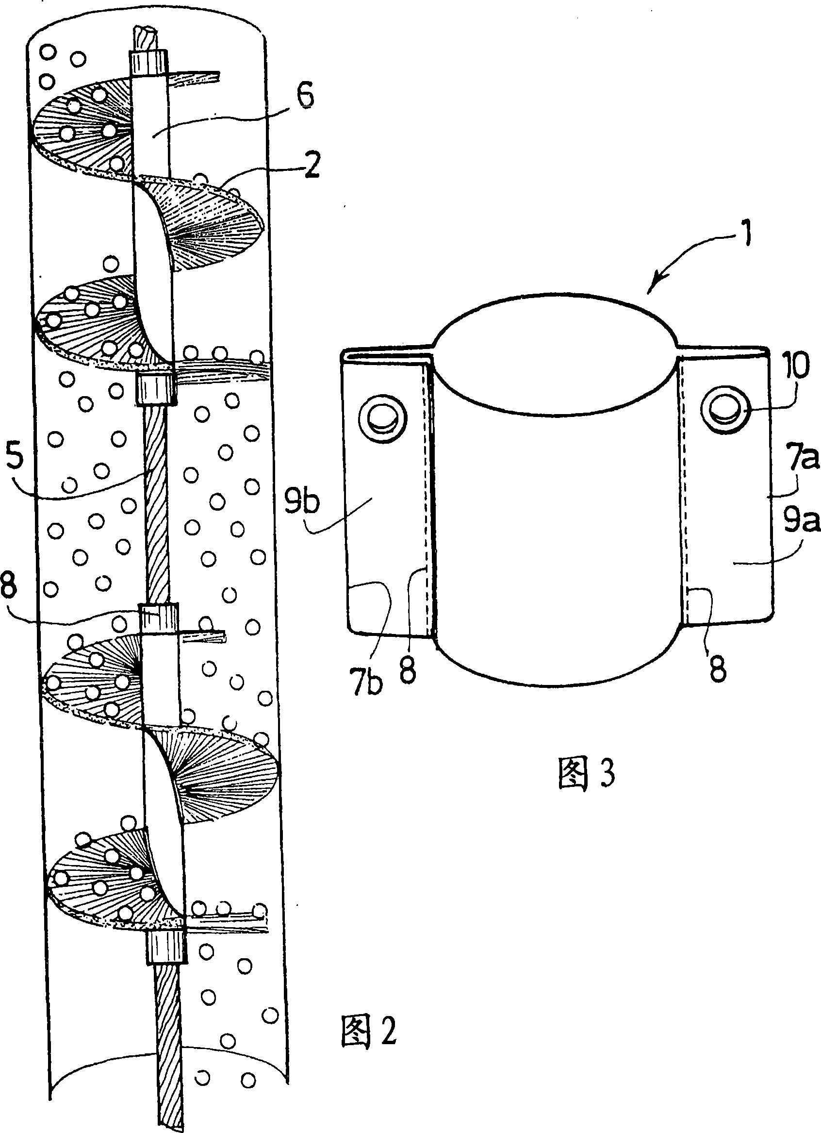 Device for loading a vessel with solid particles and method using said device