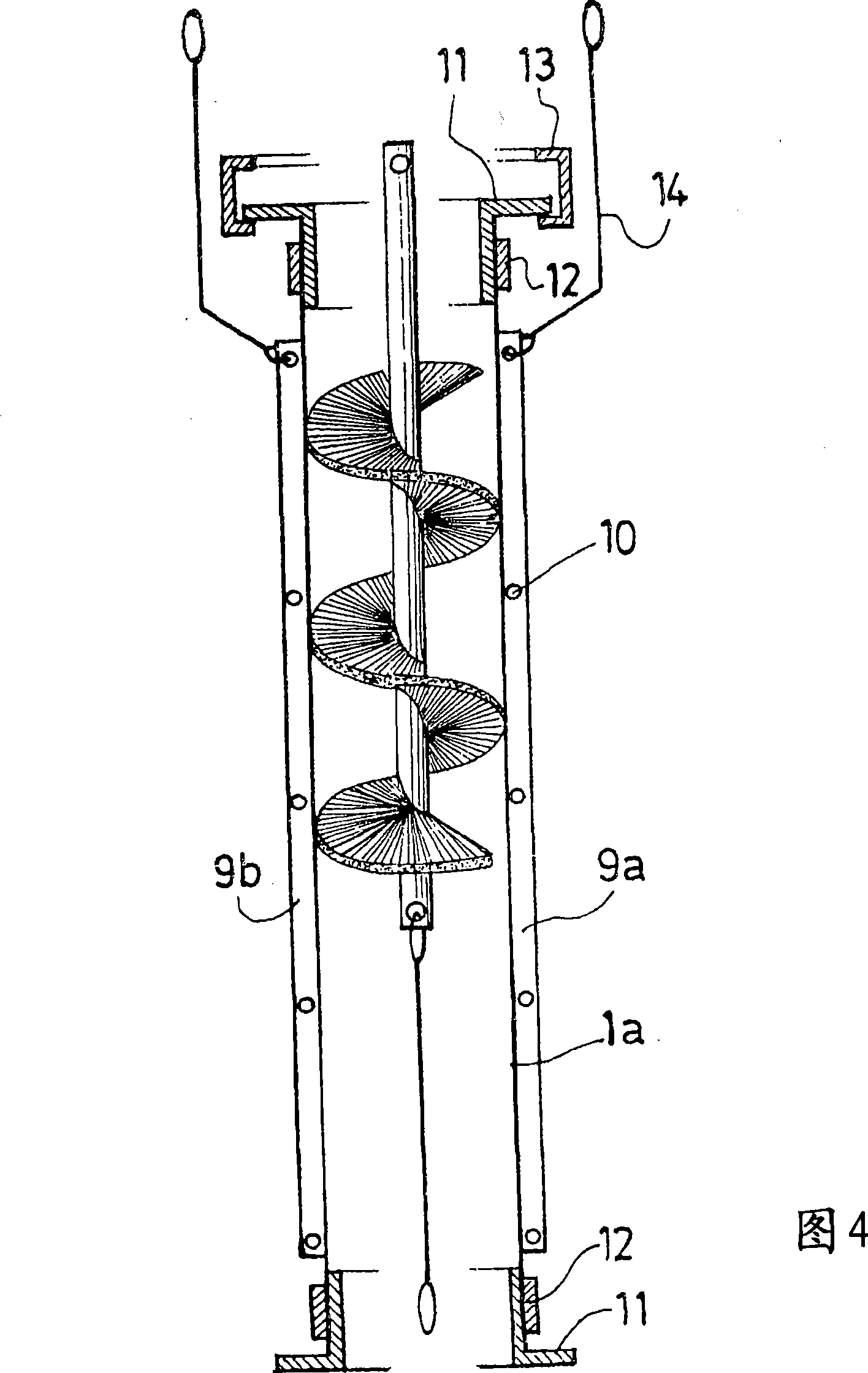 Device for loading a vessel with solid particles and method using said device