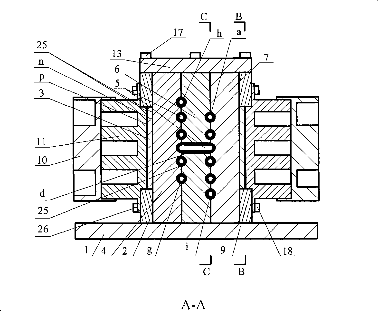 Device for heating and refrigerating flowing liquid