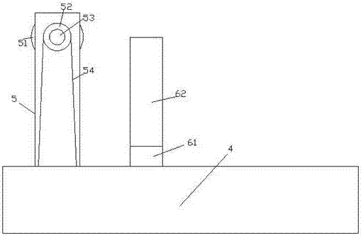 Textile cloth winding device with automatic adjusting function