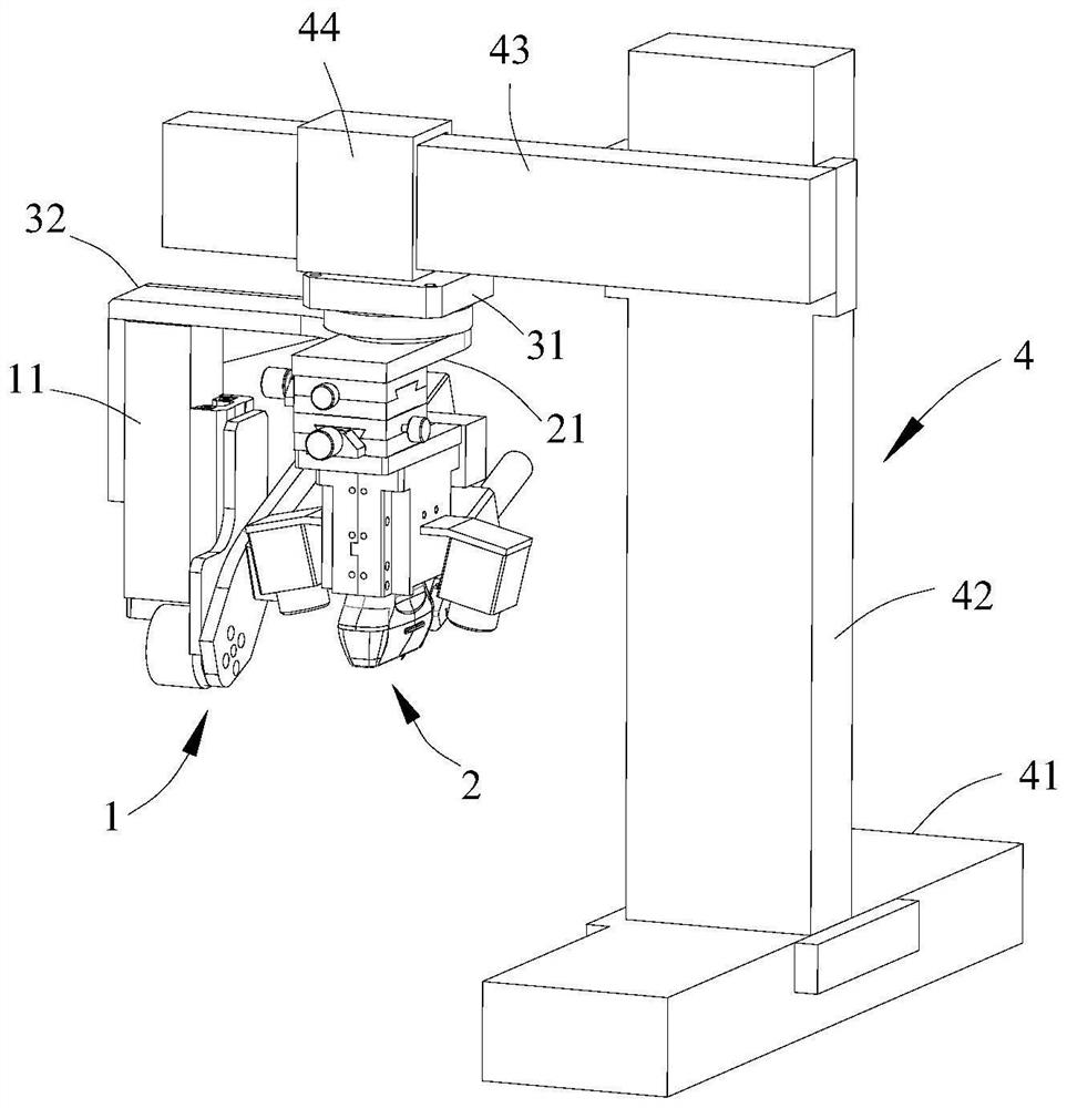 Centering motion blood sampling device and robot containing device