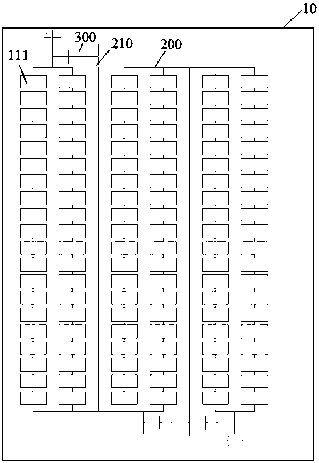 A half-slice photovoltaic module circuit and a half-slice photovoltaic module