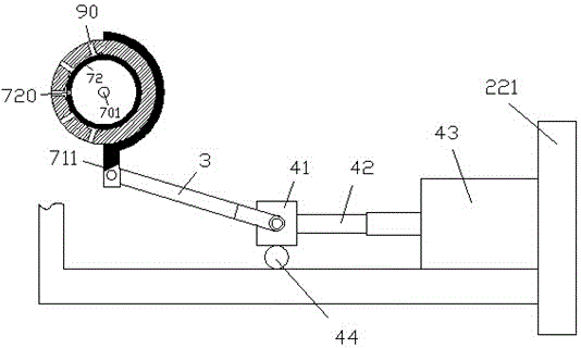 Air conditioner condensate water discharging device with moving rolling wheel