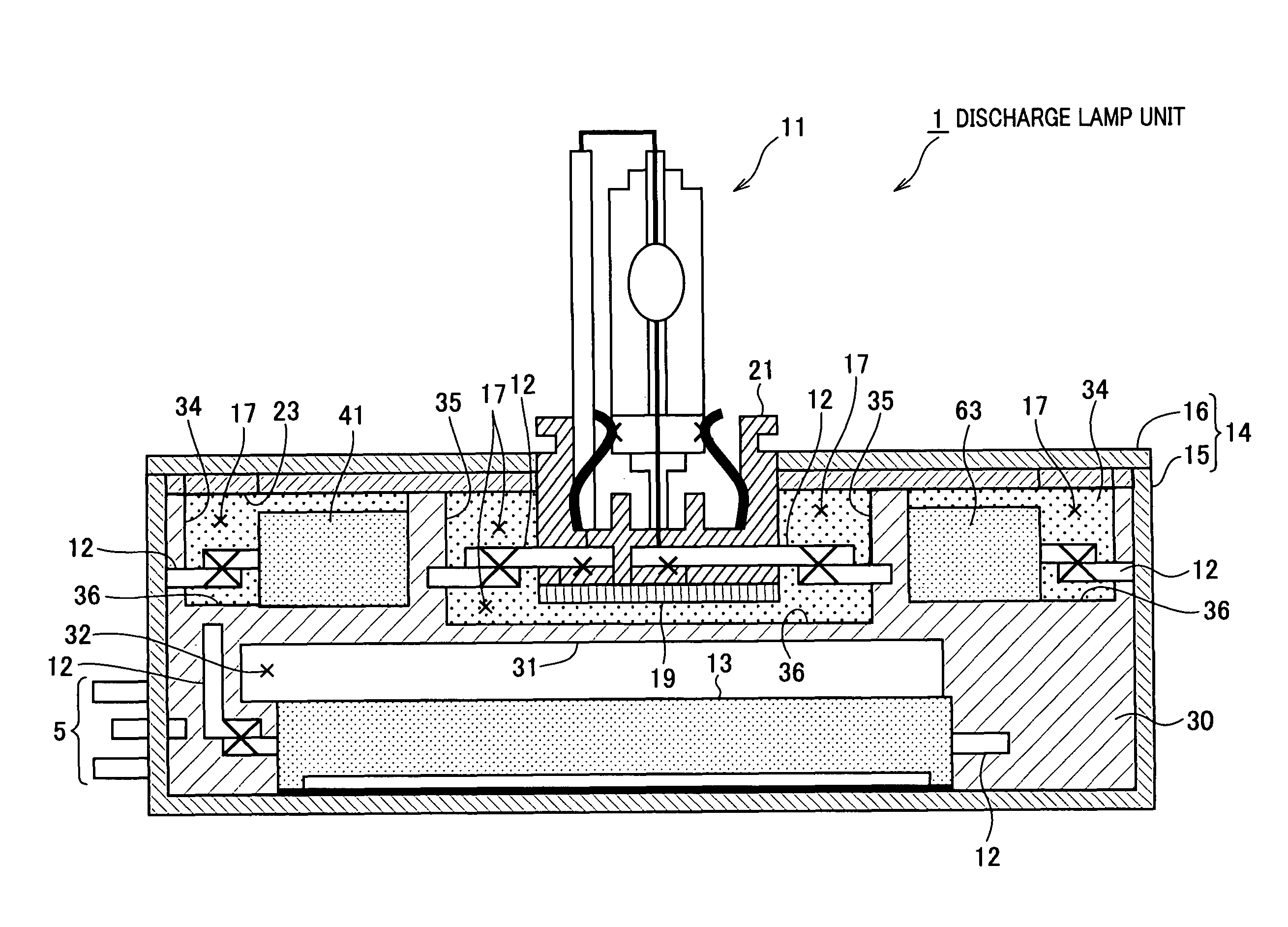 Discharge lamp unit with heat dissipation structure