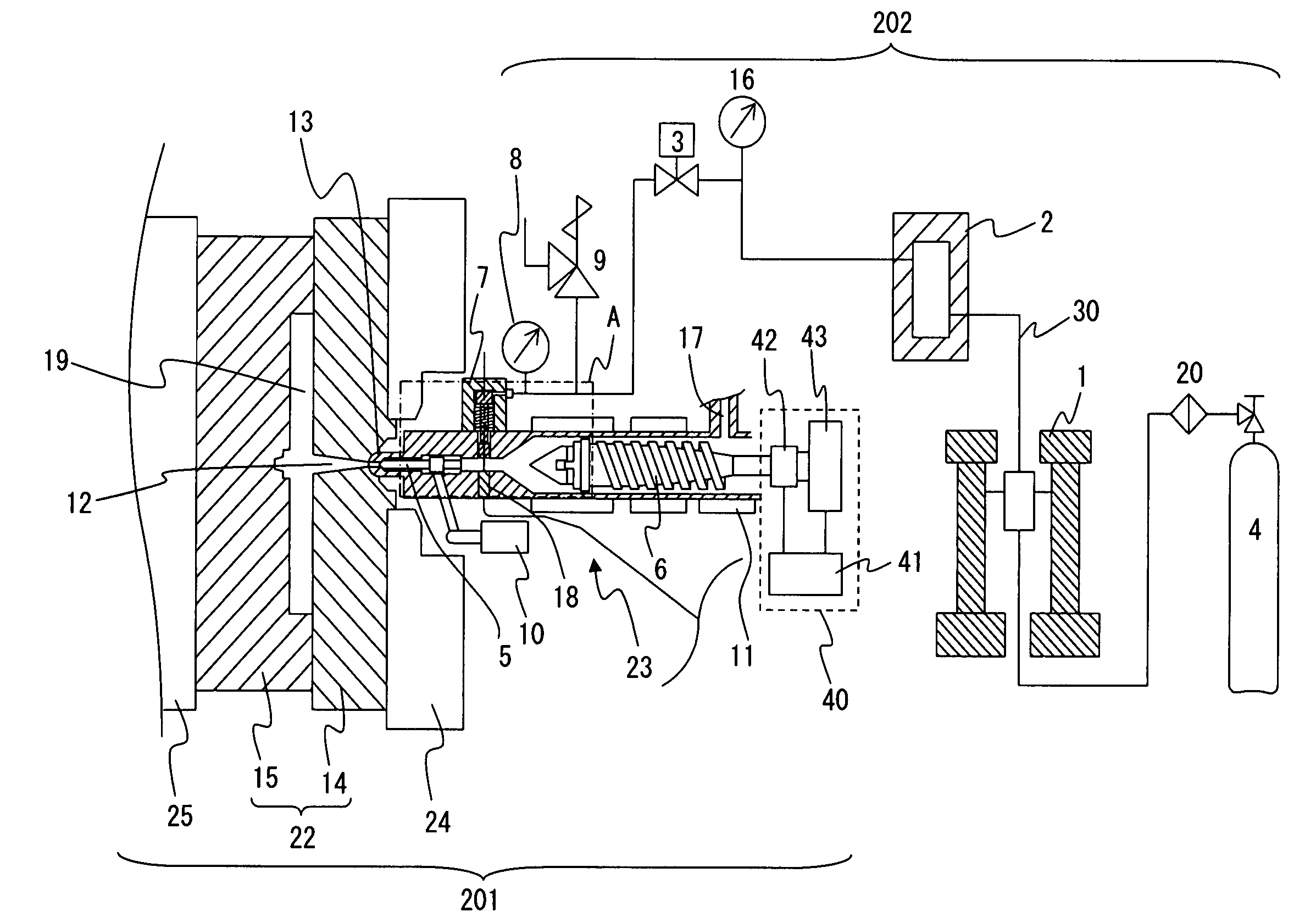 Method of injection molding thermoplastic resin using supercritical fluid and injection molding apparatus