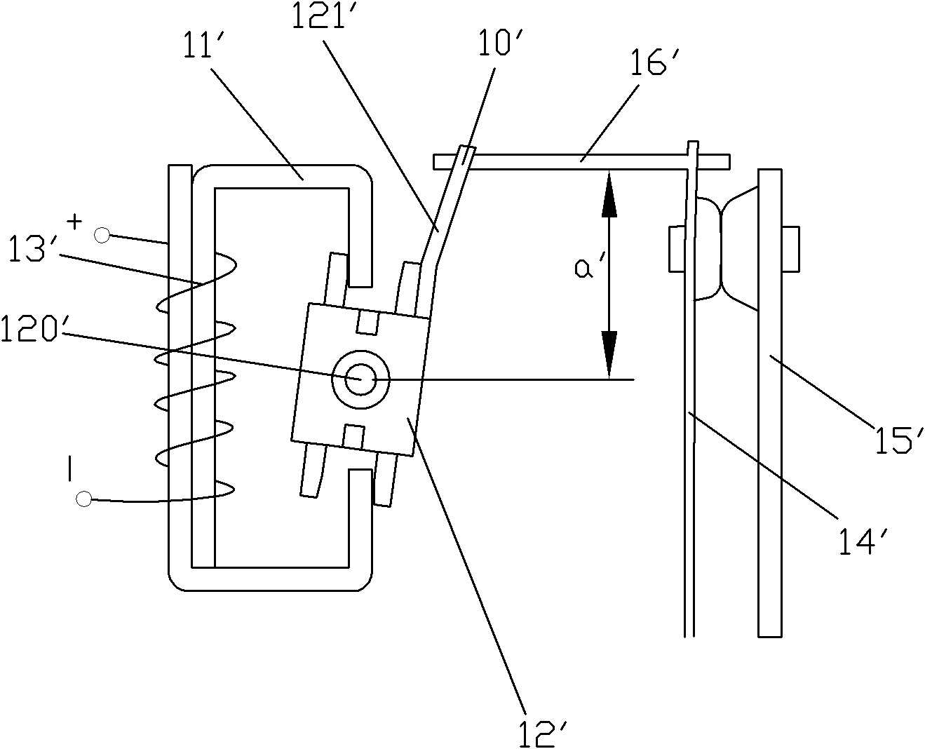 Magnetic latching relay with symmetrical transmission structure
